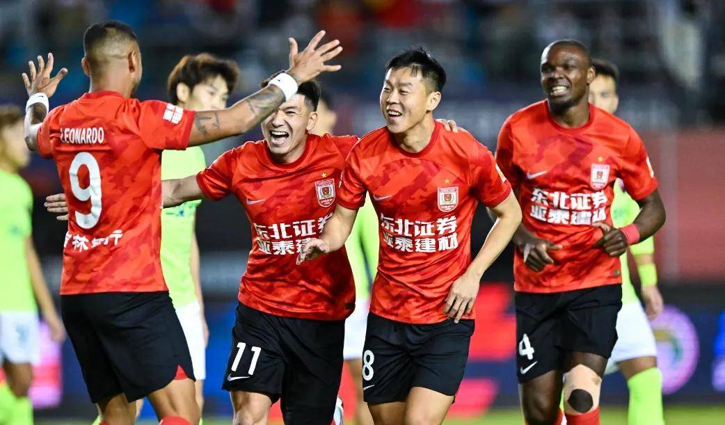 关于主场大胜晋级，全队士气高昂的信息