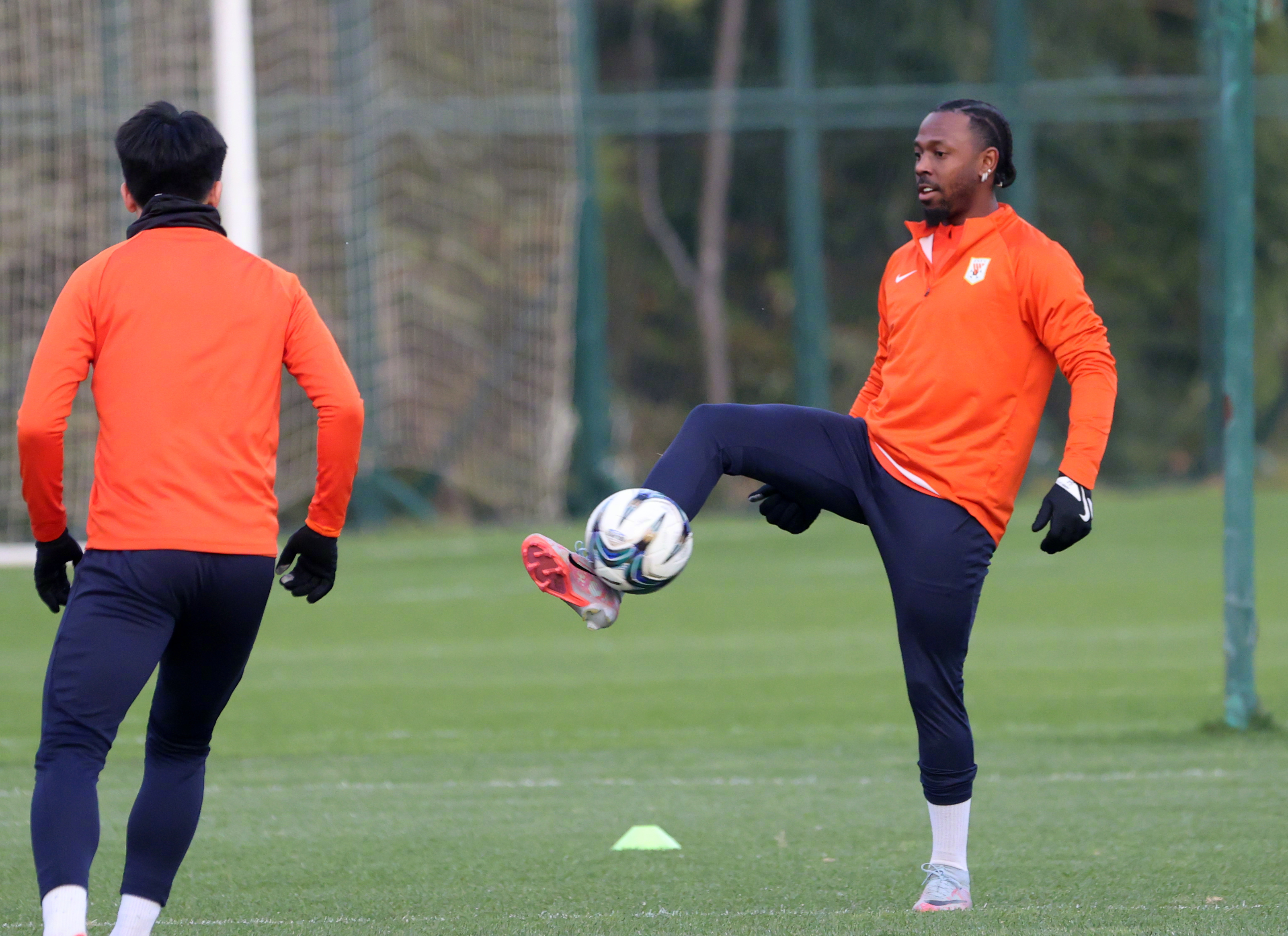 中国足协杯决赛将于周末登场,球员备战状态良好 中国足协杯决赛将于周末登场,球员备战状态良好