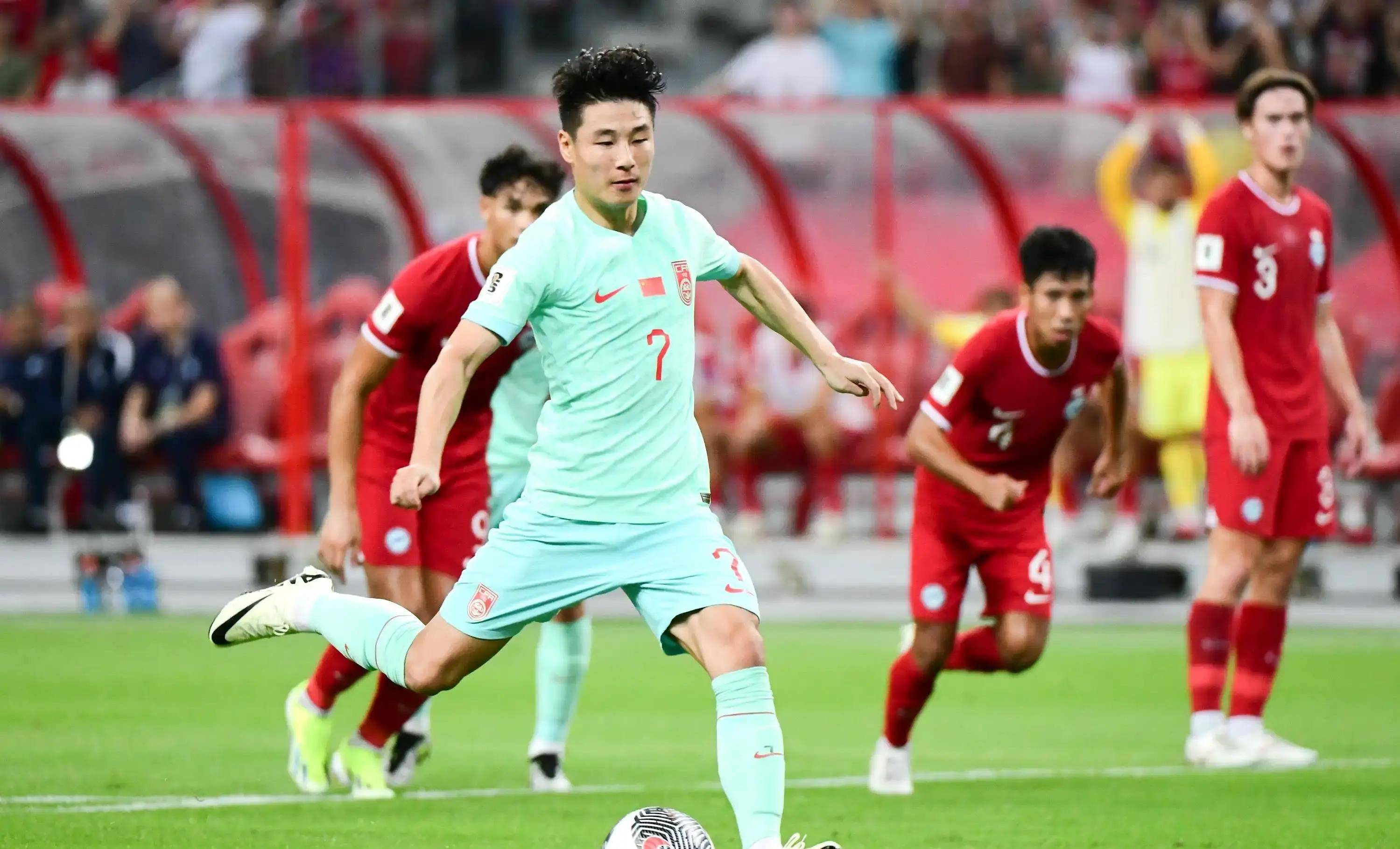 国内足球领域蓬勃发展,高水平比赛引人瞩目 国内足球领域蓬勃发展,高水平比赛引人瞩目