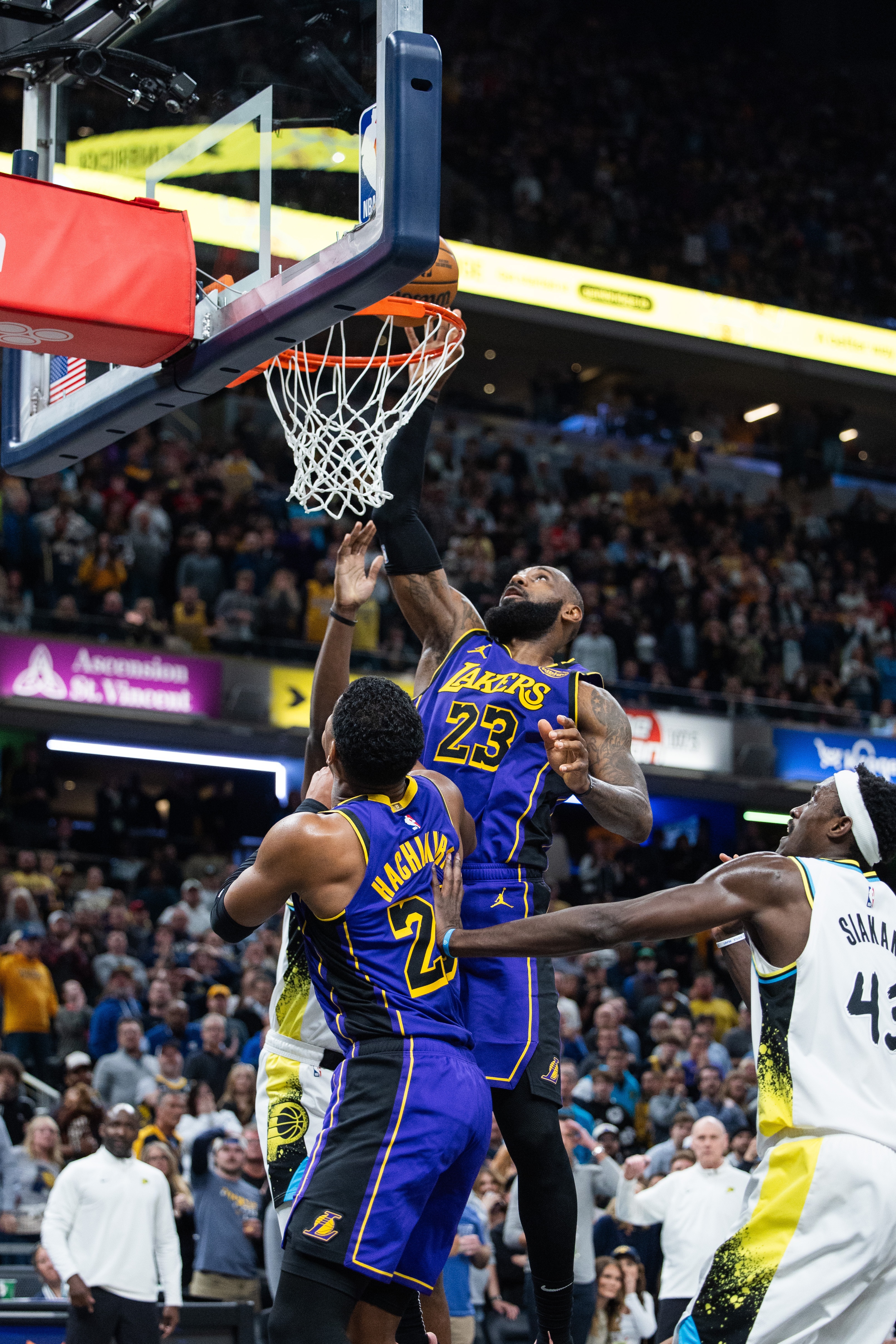 开云体育官方网站-湖人艰难胜开拓者，系列赛依然悬而未决的简单介绍