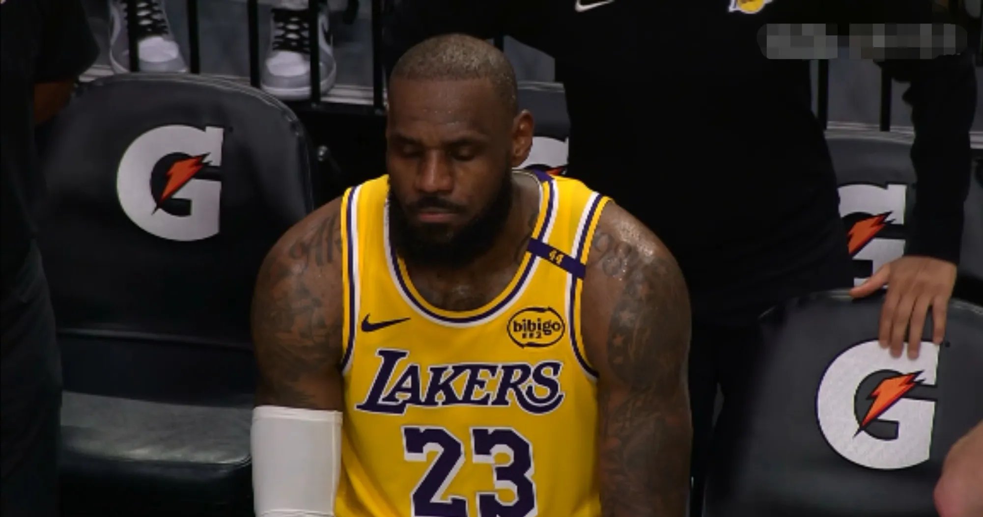 湖人艰难胜开拓者,系列赛依然悬而未决的简单介绍 湖人艰难胜开拓者,系列赛依然悬而未决的简单介绍