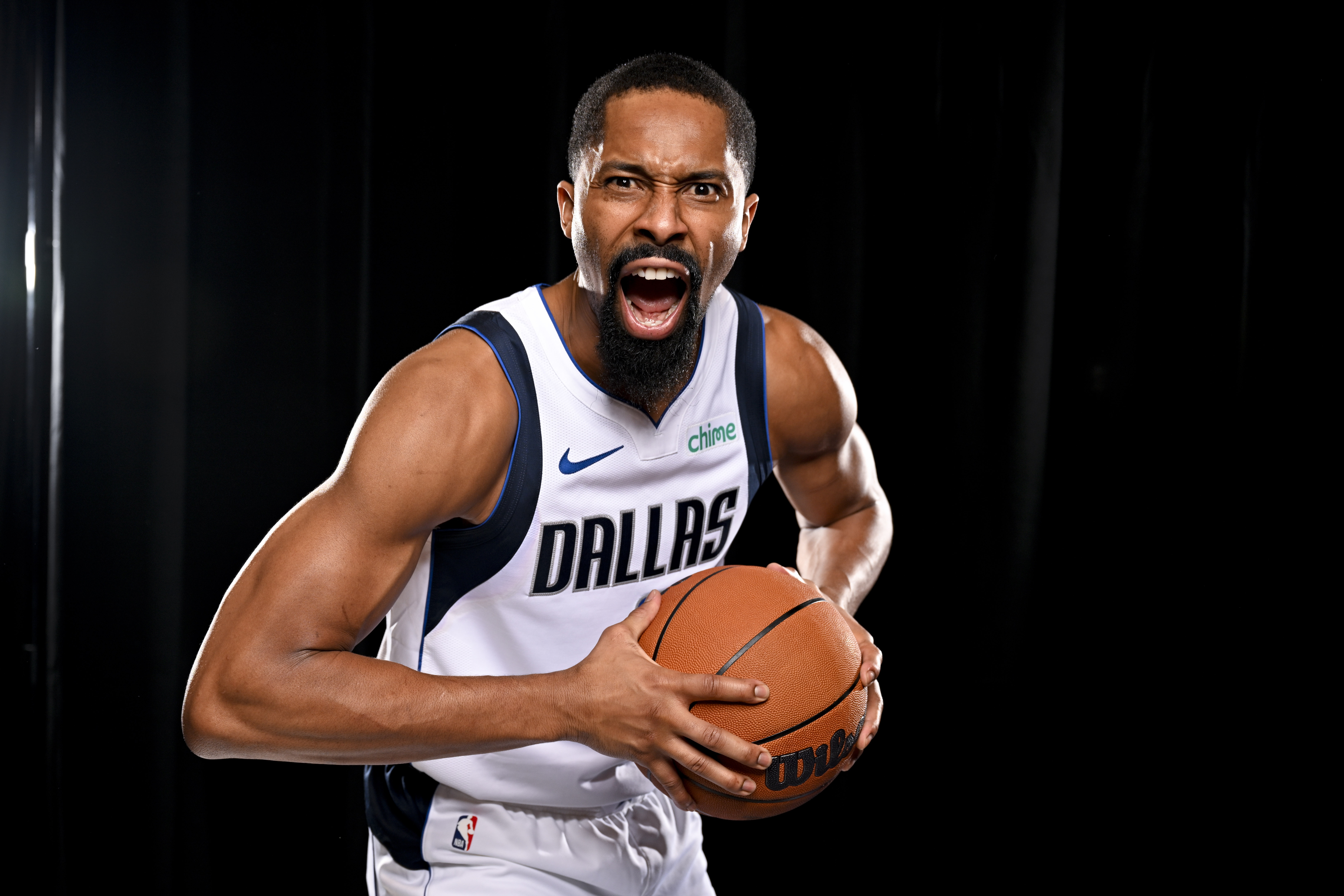 开云APP-老鹰客场负于独行侠吞下两连败