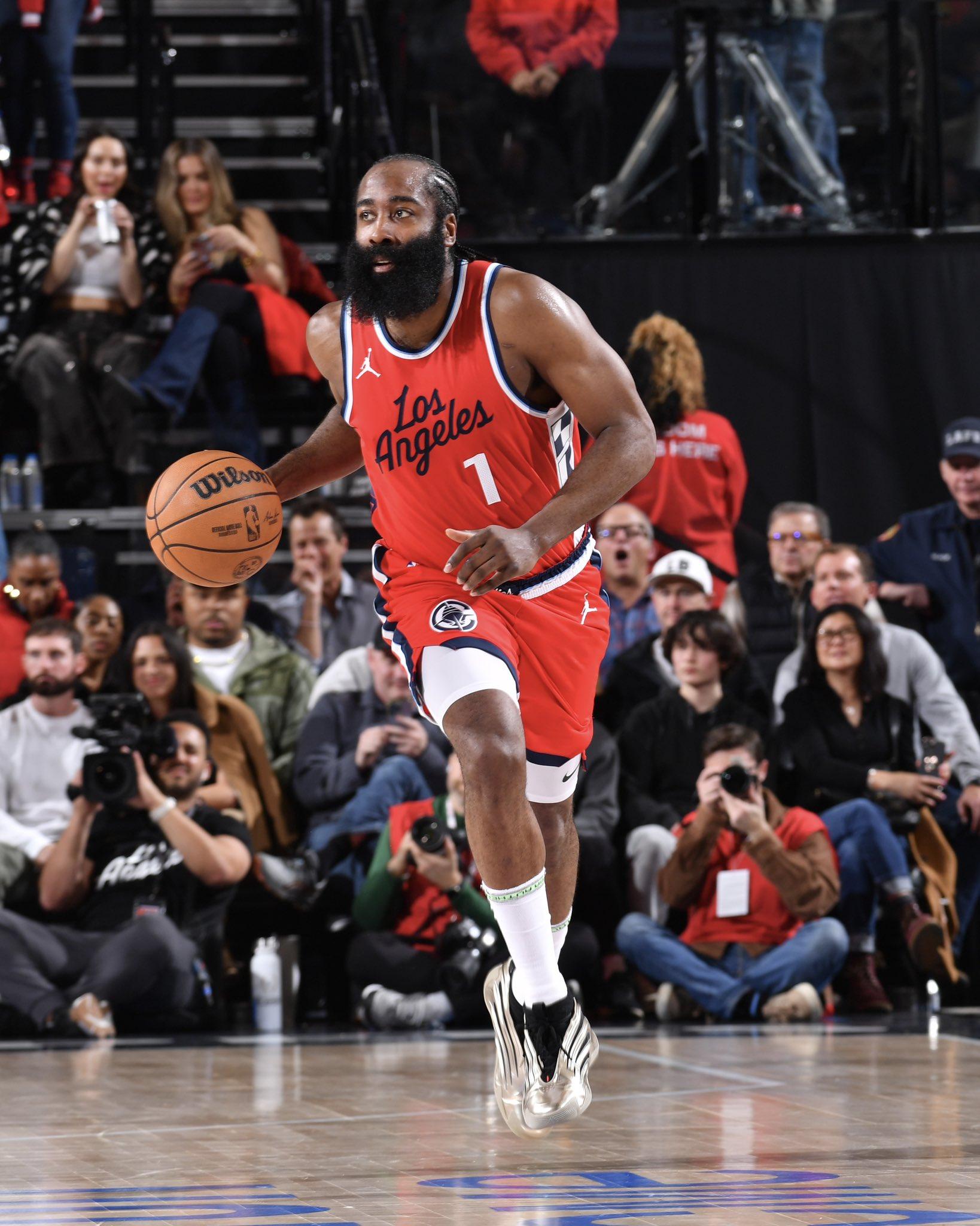 开云体育-火箭逆转雄鹿，哈登贡献33分