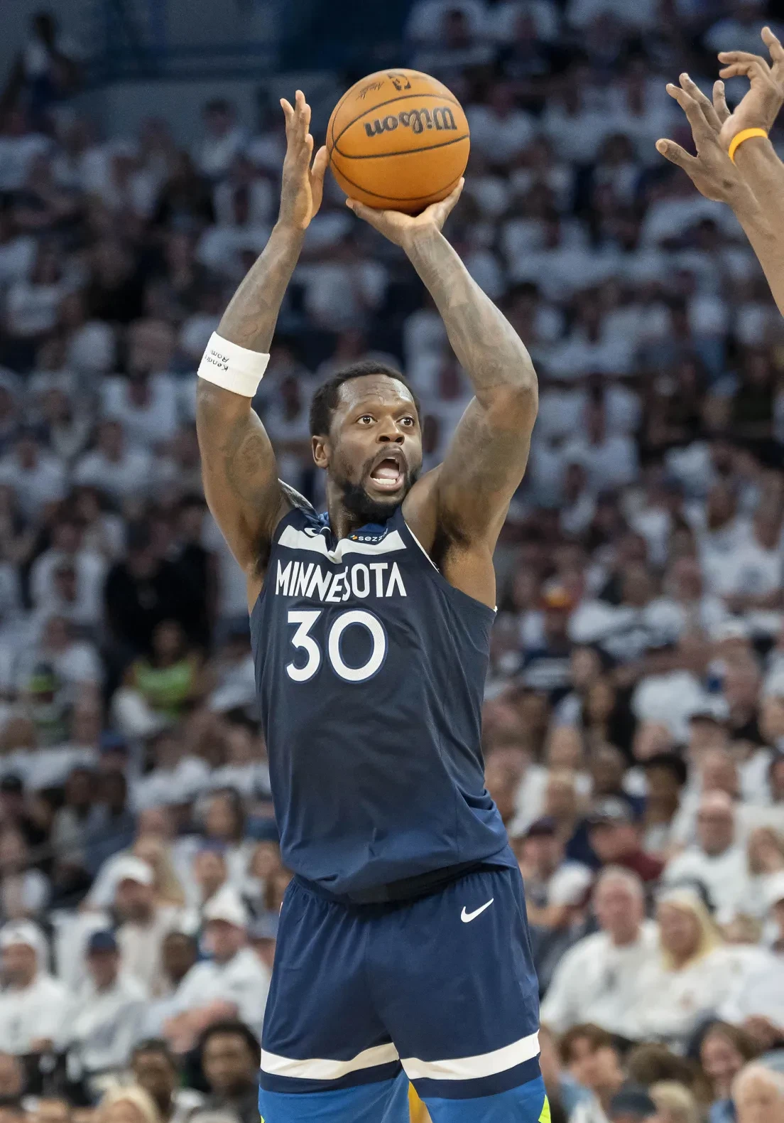 开云官方app入口-尼克斯逆袭勇士，兰德尔成绝对领袖，带领全队杀退勇士