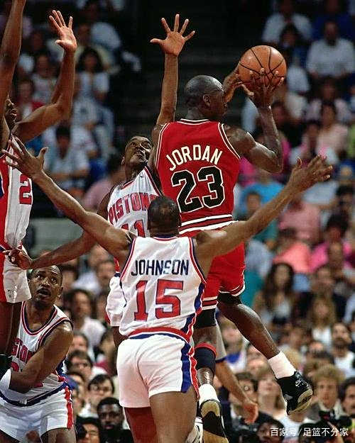 关于GEN绝杀FLY，Gumayusi操刀奇招英雄翻盘宿敌对决八强赛，留下经典瞬间的信息