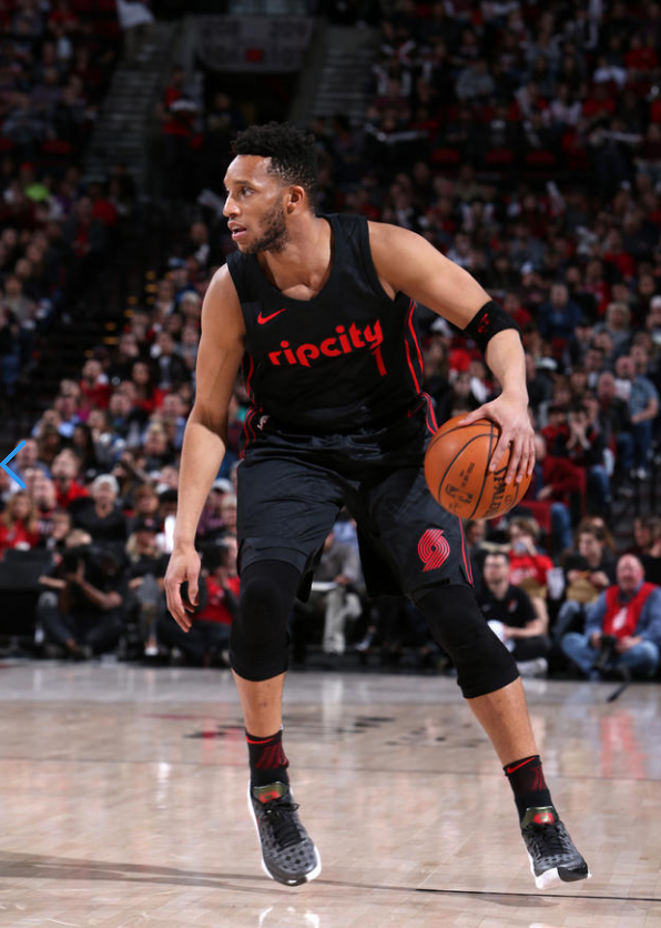 开拓者横扫黄蜂，利拉德独得32分