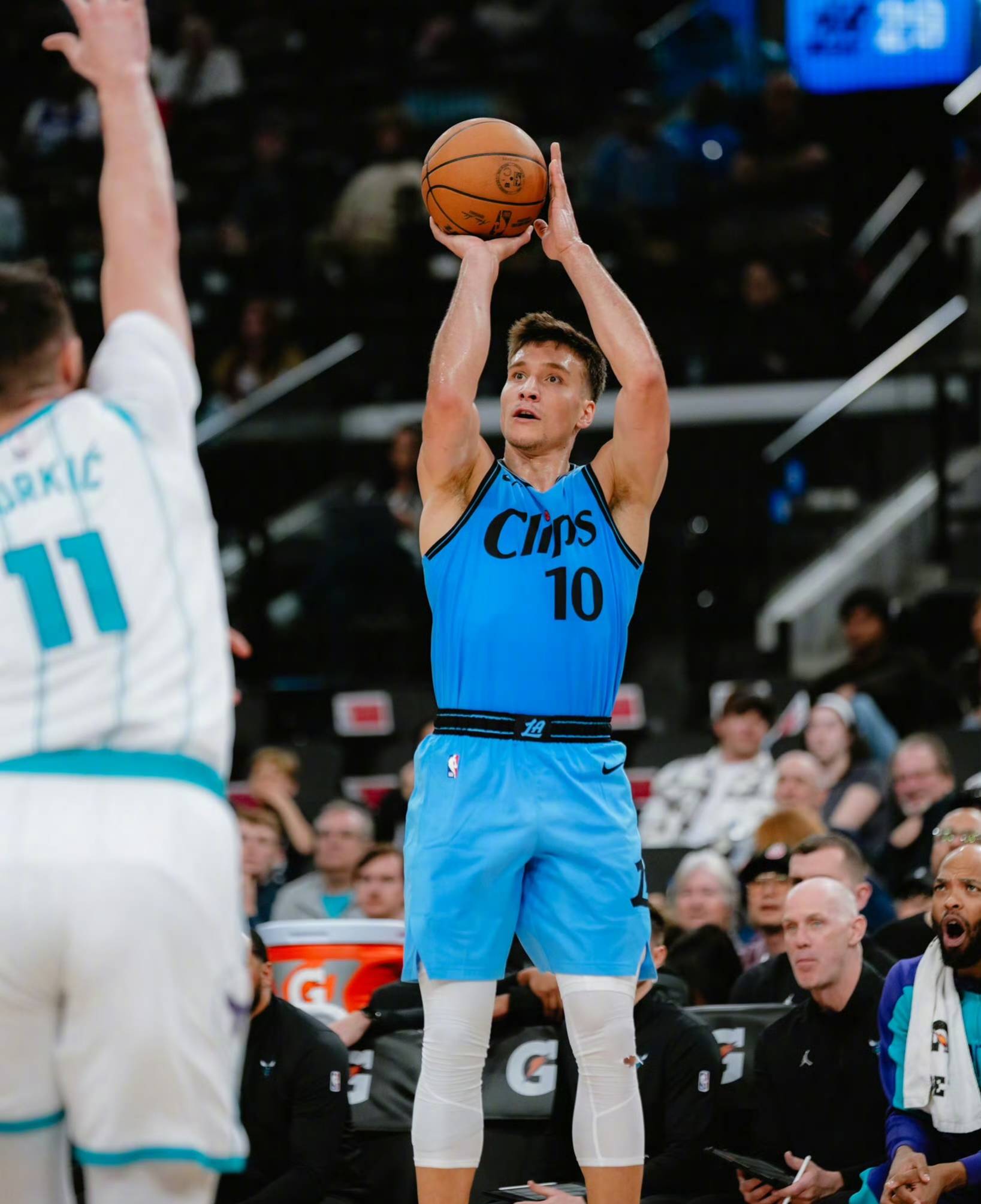 快船逆袭黄蜂，取得胜利